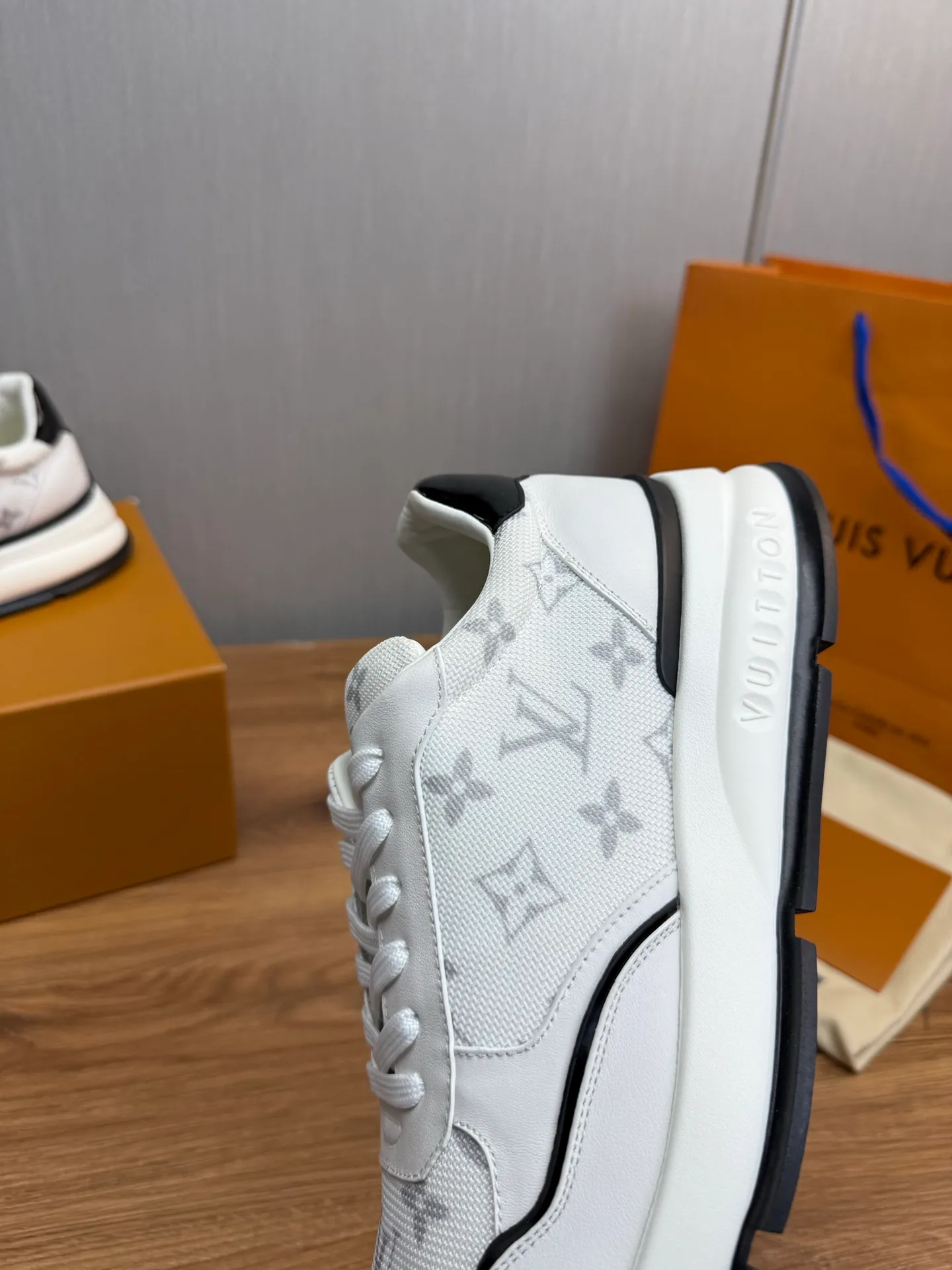 Men's shoes 💰800💰 LOUIS VUITTON [Luden Yiwei] Brand new trendy Lv is on the market 🎁, casual and fashionable men's shoes 👟Original 1:1 shipment✅ The upper is made of imported brand leather + cowhide lining, the original wear-resistant rubber outsole, the version is simple and elegant, exclusive for trendy men. 38-44 (customized at 38.45)